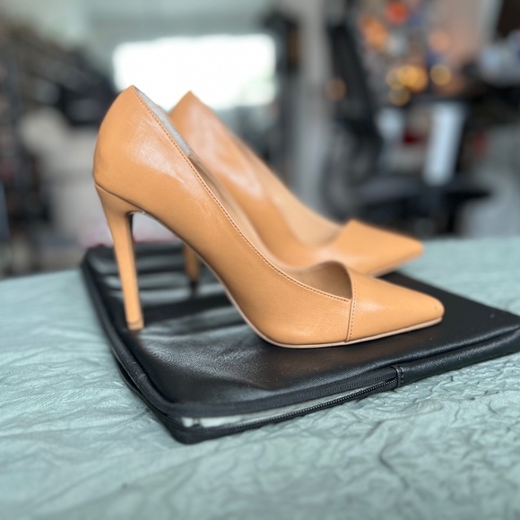 Express. High Heels. Tan. - Picture 1 of 4